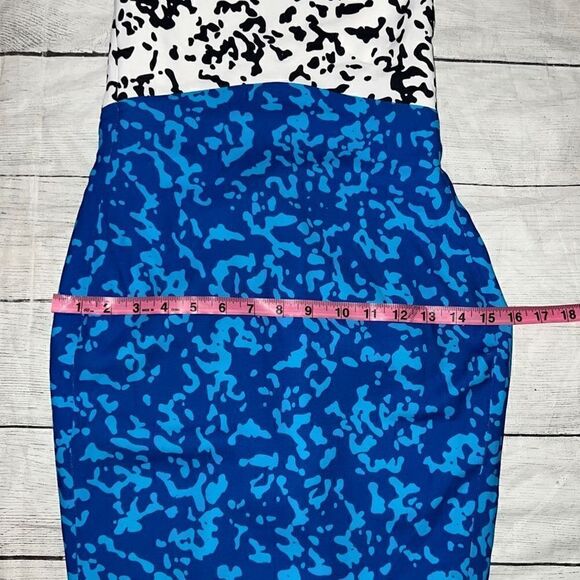 NEW House Of CB Lamour White Printed Stretch Pencil Dress White Black Blue sz XS - Picture 7 of 9